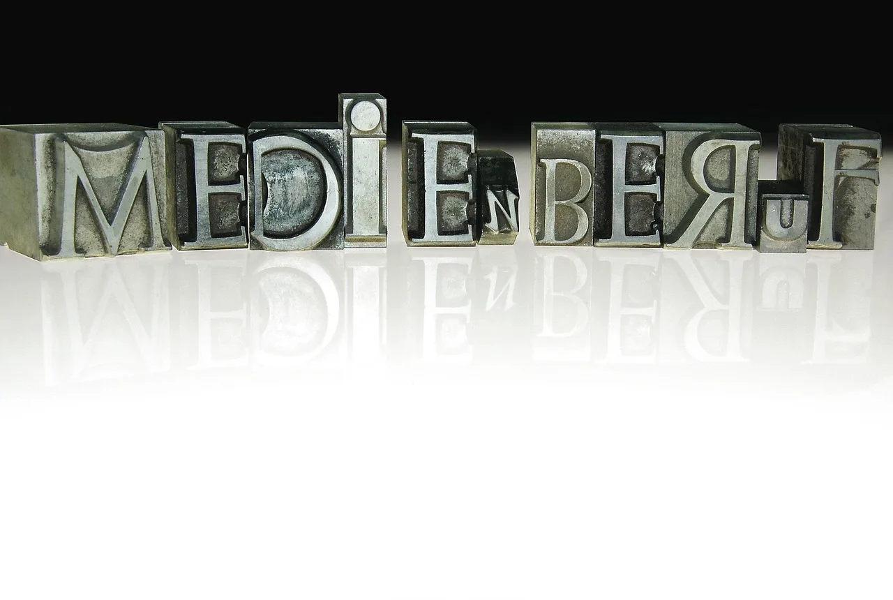 media profession, media, lead set, reflection. Social media lead forms: which rules cover the follow-up