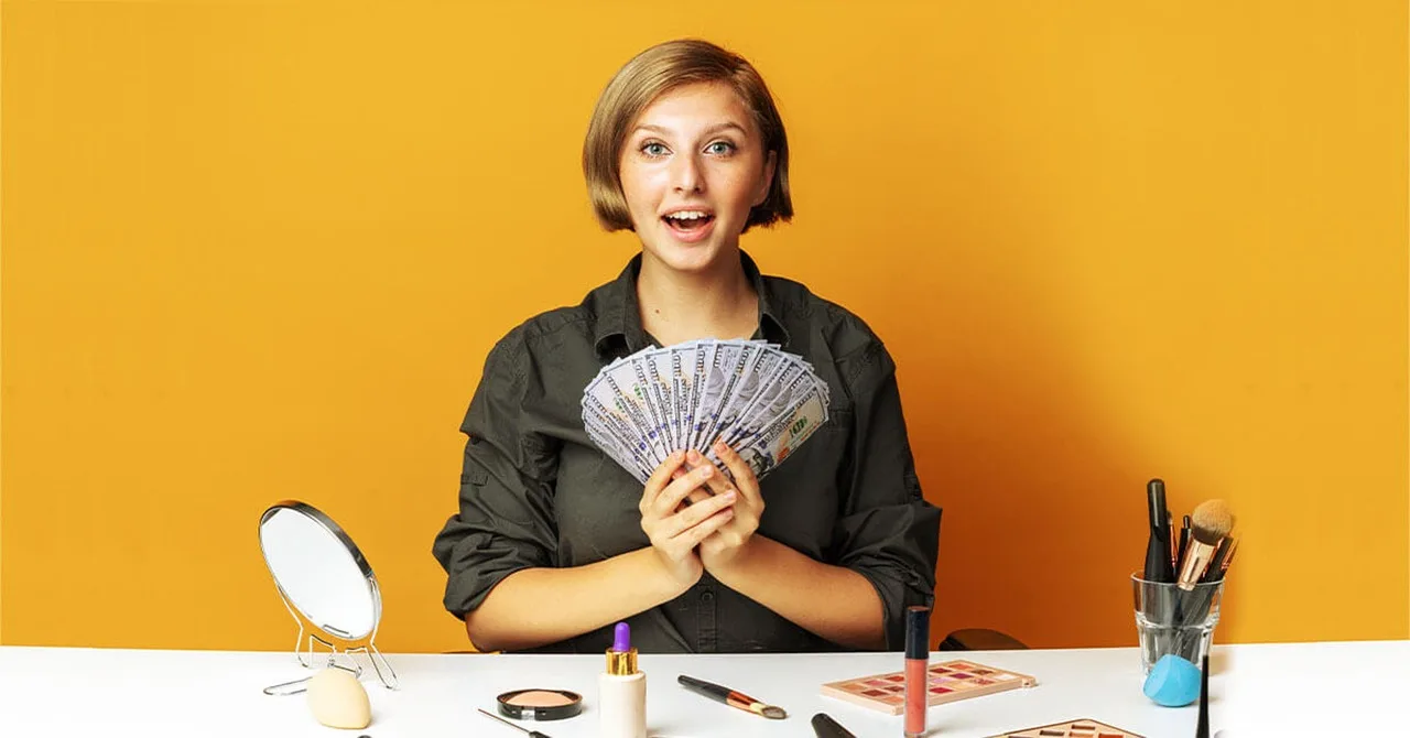 monetizing content, content creator, influencer, portrait, caucasian, content creator, content creator, content creator, content creator, content creator, influencer, influencer, influencer, influencer. Influencer campaign management checklist for business teams