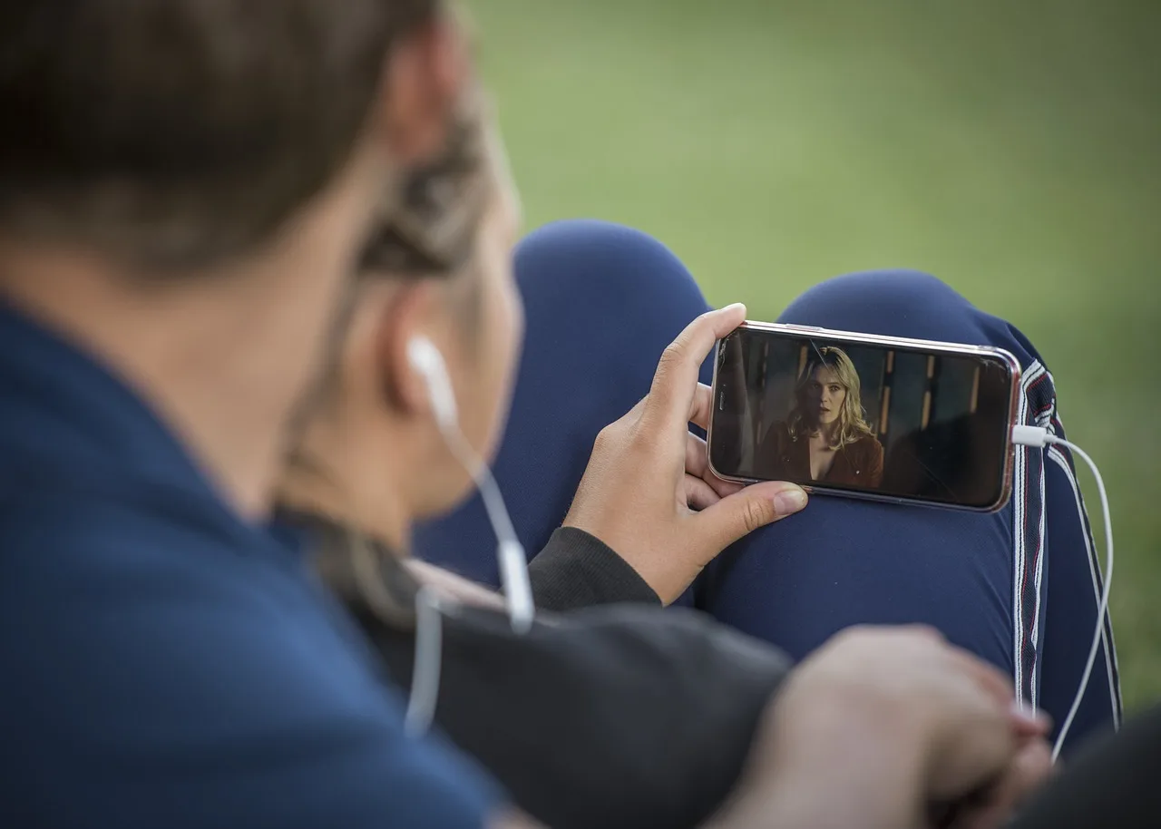 mobile phone, video, smartphone, pair, park, youtube, video film, media, internet, hand, video, video, video, video, video, youtube, youtube, youtube, youtube. Which influencer campaign trends are worth watching