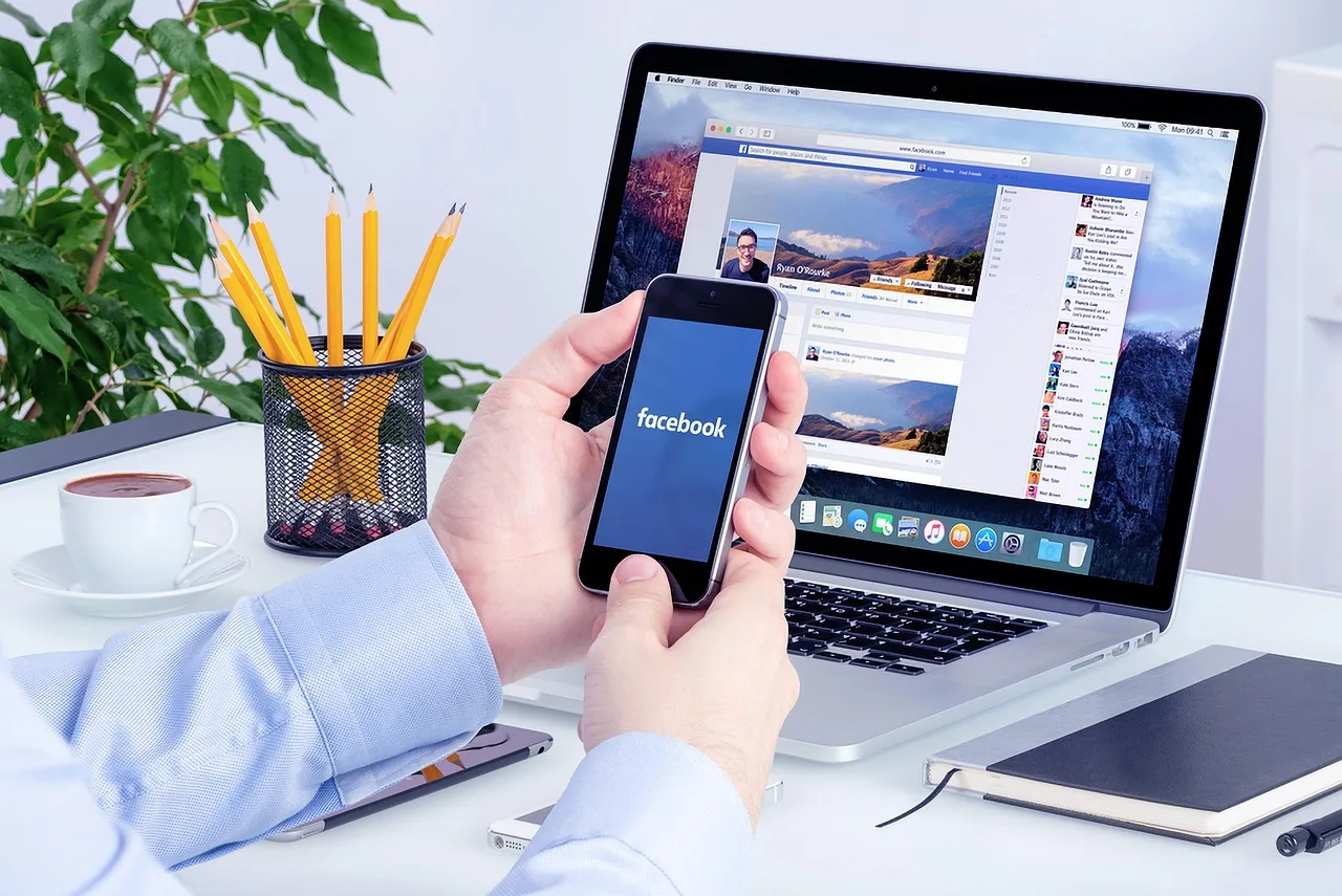 facebook, social media, social media marketing, smartphone, laptop, workspace, office break, office hour, desk, facebook marketing, facebook ads, facebook ads, facebook ads, facebook ads, facebook ads, facebook ads. How to build an organic social media benchmark from your own ninety day export