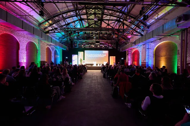 Discussion session Das große Social Media-Duell – Die Haken dran-Internet-Gameshow! at the re:publica 25 in Berlin. Social Media Community Building: Purpose and Practice