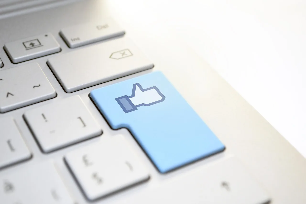 facebook like, keyboard, enter, button, laptop, computer, digital, social media, input, marketing, business, thumbs up, like to have, blogger, communication, internet, network, follower, networking, web, connection, www, presentation, facebook like, facebook like, social media, thumbs up, thumbs up, thumbs up, thumbs up, thumbs up. Social media management examples: six planning scenarios with controls and handoffs