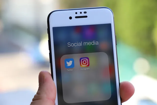 iphone, smartphone, social media, phone, mobile phone, icon, display, app, social networks, internet, social, facebook, instagram, twitter, instagram, twitter, twitter, twitter, twitter, twitter. 7 points on choosing social media strategy tools